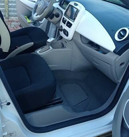 Білий Рено Зое, об'ємом двигуна 0 л та пробігом 80 тис. км за 8300 $, фото 22 на Automoto.ua