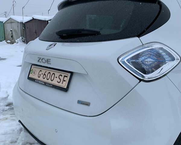 Білий Рено Зое, об'ємом двигуна 0 л та пробігом 159 тис. км за 8999 $, фото 63 на Automoto.ua