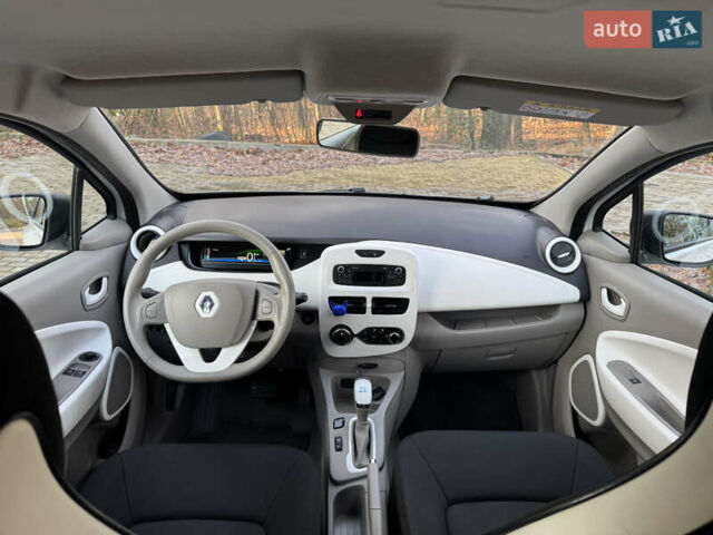 Белый Рено Зое, объемом двигателя 0 л и пробегом 55 тыс. км за 9500 $, фото 10 на Automoto.ua