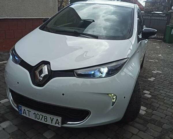 Белый Рено Зое, объемом двигателя 0 л и пробегом 48 тыс. км за 11850 $, фото 20 на Automoto.ua