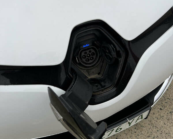 Белый Рено Зое, объемом двигателя 0 л и пробегом 140 тыс. км за 8550 $, фото 21 на Automoto.ua