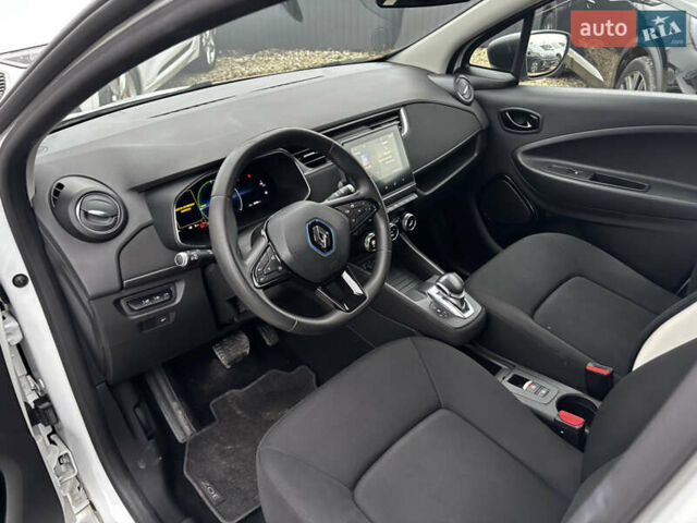 Белый Рено Зое, объемом двигателя 0 л и пробегом 68 тыс. км за 11499 $, фото 15 на Automoto.ua