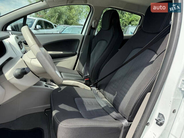 Белый Рено Зое, объемом двигателя 0 л и пробегом 69 тыс. км за 9450 $, фото 14 на Automoto.ua