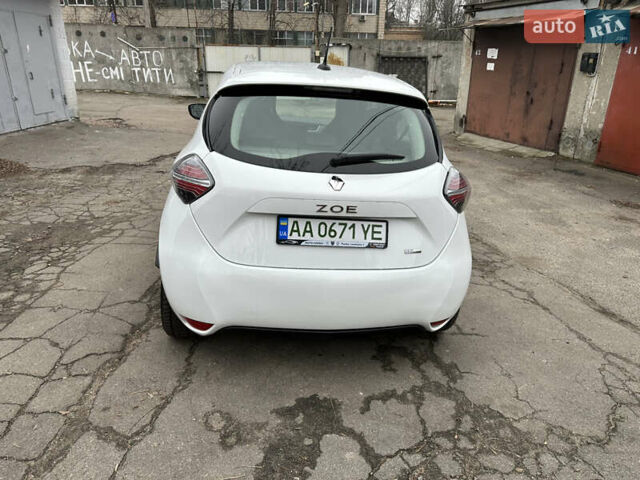 Білий Рено Зое, об'ємом двигуна 0 л та пробігом 77 тис. км за 13000 $, фото 4 на Automoto.ua