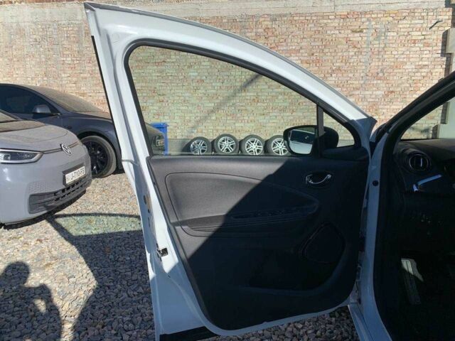 Белый Рено Зое, объемом двигателя 0 л и пробегом 62 тыс. км за 9399 $, фото 7 на Automoto.ua