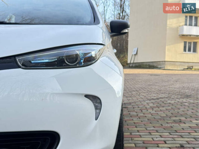 Белый Рено Зое, объемом двигателя 0 л и пробегом 55 тыс. км за 9500 $, фото 18 на Automoto.ua