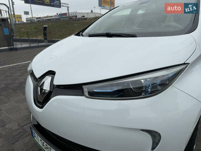 Белый Рено Зое, объемом двигателя 0 л и пробегом 40 тыс. км за 9999 $, фото 16 на Automoto.ua