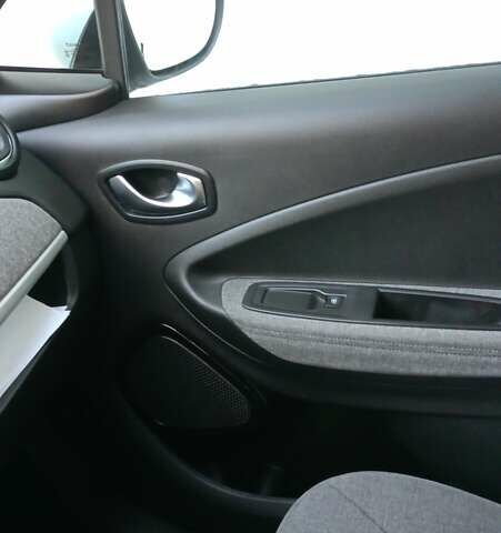 Білий Рено Зое, об'ємом двигуна 0 л та пробігом 160 тис. км за 11200 $, фото 8 на Automoto.ua