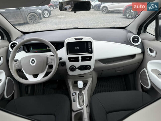 Білий Рено Зое, об'ємом двигуна 0 л та пробігом 46 тис. км за 10500 $, фото 8 на Automoto.ua