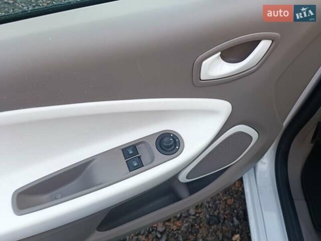 Рено Зое 2019 в Луцке на Automoto.ua Белый Рено Зое, объемом двигателя 0 л и пробегом 65 тыс. км за 10200 $, фото 14 на Automoto.ua