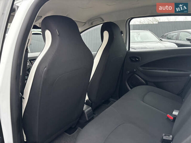 Белый Рено Зое, объемом двигателя 0 л и пробегом 68 тыс. км за 11499 $, фото 35 на Automoto.ua