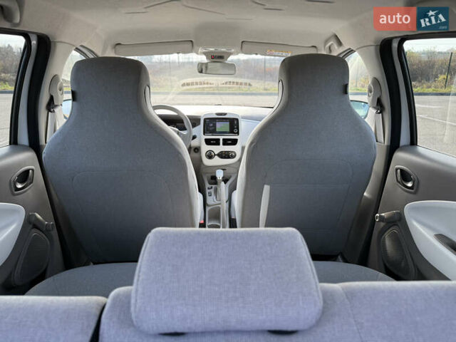 Белый Рено Зое, объемом двигателя 0 л и пробегом 112 тыс. км за 8900 $, фото 16 на Automoto.ua