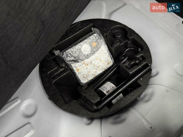 Белый Рено Зое, объемом двигателя 0 л и пробегом 21 тыс. км за 9950 $, фото 26 на Automoto.ua