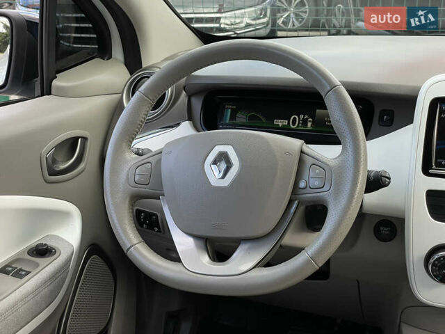 Білий Рено Зое, об'ємом двигуна 0 л та пробігом 28 тис. км за 9355 $, фото 34 на Automoto.ua