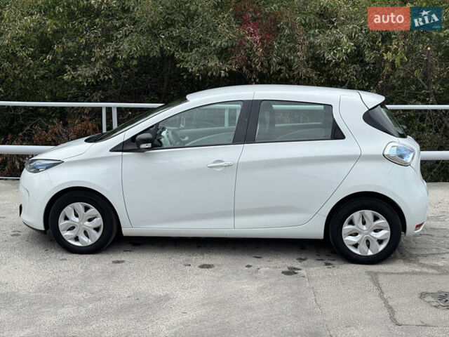Білий Рено Зое, об'ємом двигуна 0 л та пробігом 60 тис. км за 10190 $, фото 6 на Automoto.ua