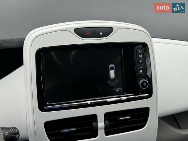 Білий Рено Зое, об'ємом двигуна 0 л та пробігом 60 тис. км за 10190 $, фото 16 на Automoto.ua