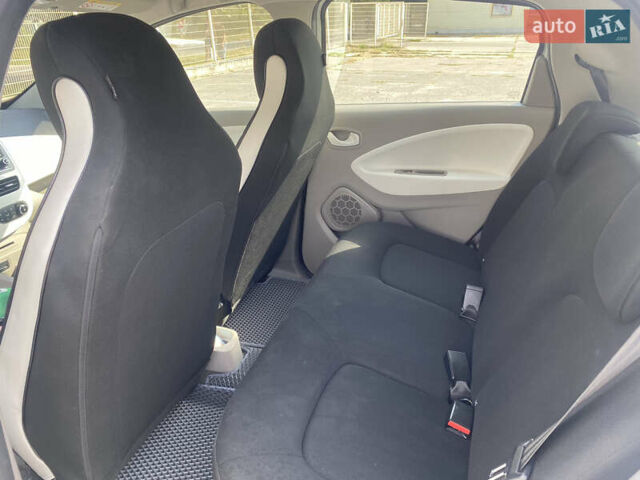 Білий Рено Зое, об'ємом двигуна 0 л та пробігом 45 тис. км за 14500 $, фото 17 на Automoto.ua
