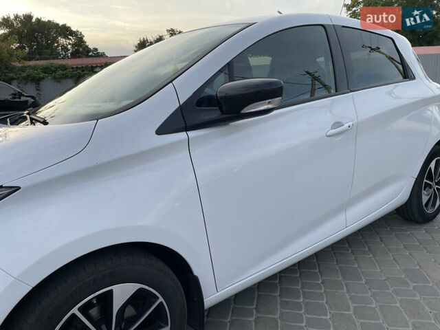 Белый Рено Зое, объемом двигателя 0 л и пробегом 84 тыс. км за 10500 $, фото 25 на Automoto.ua