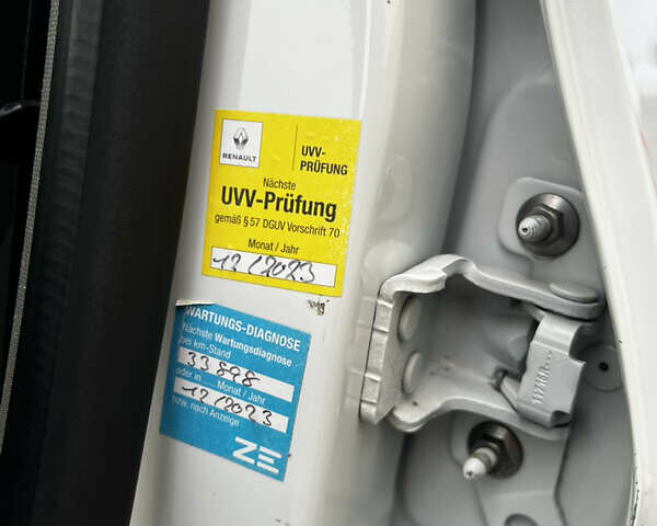 Білий Рено Зое, об'ємом двигуна 0 л та пробігом 109 тис. км за 8900 $, фото 52 на Automoto.ua