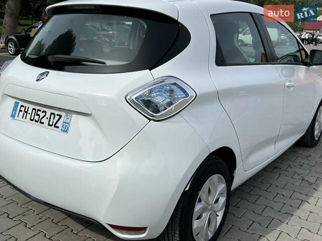 Белый Рено Зое, объемом двигателя 0 л и пробегом 25 тыс. км за 9700 $, фото 20 на Automoto.ua
