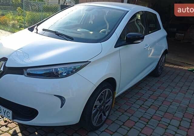 Білий Рено Зое, об'ємом двигуна 0 л та пробігом 80 тис. км за 8300 $, фото 1 на Automoto.ua