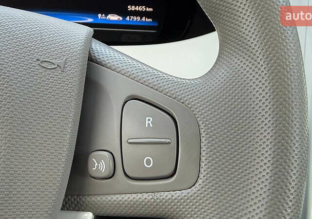 Белый Рено Зое, объемом двигателя 0 л и пробегом 53 тыс. км за 10150 $, фото 18 на Automoto.ua
