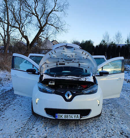 Белый Рено Зое, объемом двигателя 0 л и пробегом 66 тыс. км за 10200 $, фото 18 на Automoto.ua
