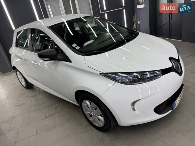 Белый Рено Зое, объемом двигателя 0 л и пробегом 53 тыс. км за 9900 $, фото 3 на Automoto.ua