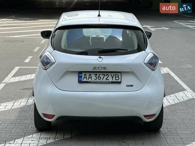 Белый Рено Зое, объемом двигателя 0 л и пробегом 59 тыс. км за 10500 $, фото 8 на Automoto.ua