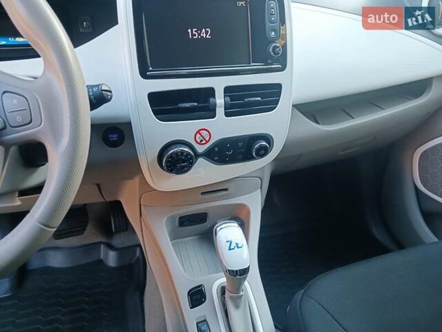 Рено Зое 2019 в Луцке на Automoto.ua Белый Рено Зое, объемом двигателя 0 л и пробегом 65 тыс. км за 10200 $, фото 66 на Automoto.ua