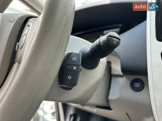 Белый Рено Зое, объемом двигателя 0 л и пробегом 59 тыс. км за 10500 $, фото 22 на Automoto.ua