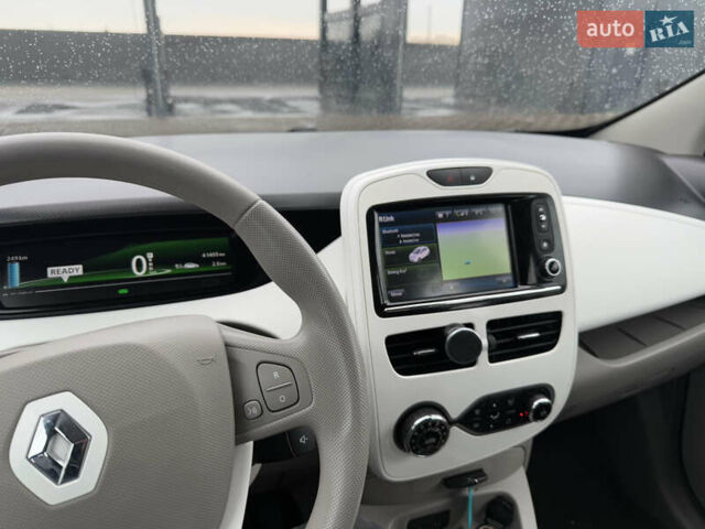 Белый Рено Зое, объемом двигателя 0 л и пробегом 40 тыс. км за 9999 $, фото 31 на Automoto.ua