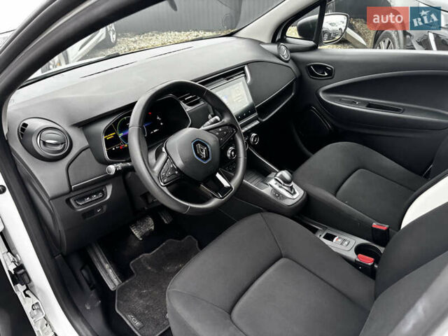 Белый Рено Зое, объемом двигателя 0 л и пробегом 68 тыс. км за 11499 $, фото 14 на Automoto.ua