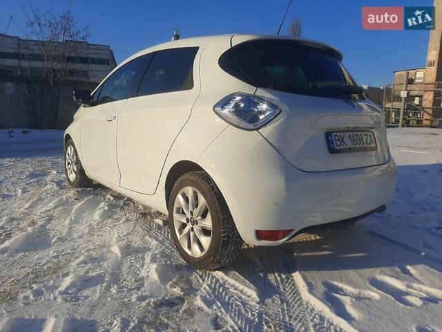 Белый Рено Зое, объемом двигателя 0 л и пробегом 72 тыс. км за 10500 $, фото 5 на Automoto.ua