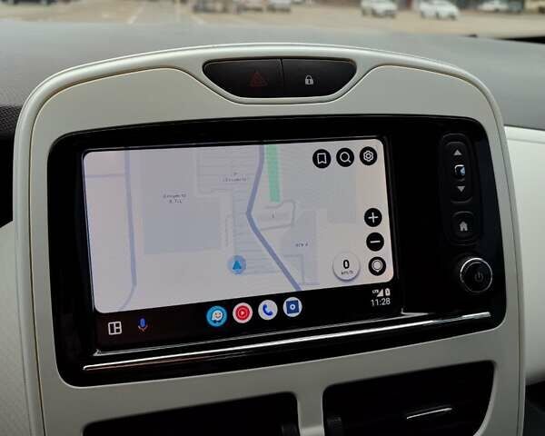 Білий Рено Зое, об'ємом двигуна 0 л та пробігом 55 тис. км за 11000 $, фото 18 на Automoto.ua