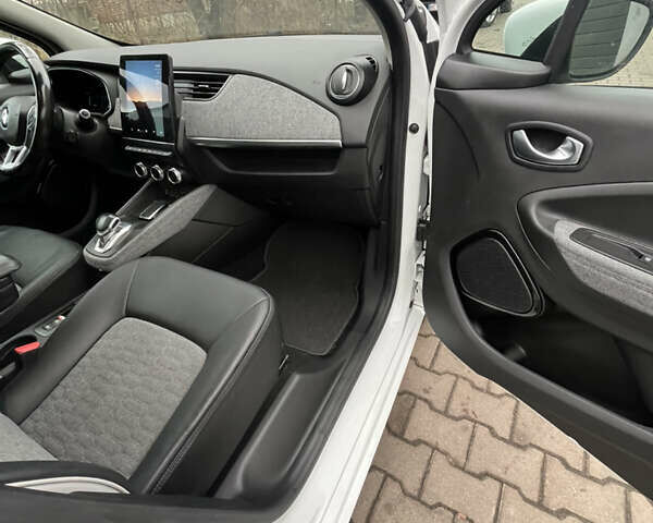 Белый Рено Зое, объемом двигателя 0 л и пробегом 64 тыс. км за 11450 $, фото 13 на Automoto.ua