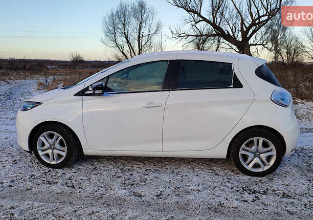 Белый Рено Зое, объемом двигателя 0 л и пробегом 66 тыс. км за 10200 $, фото 14 на Automoto.ua