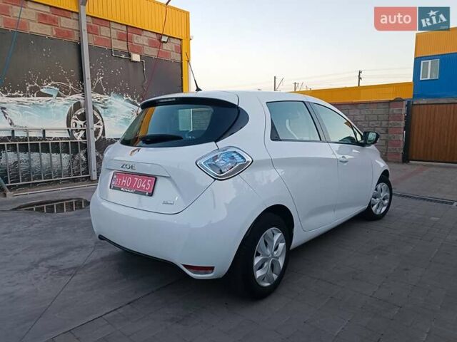 Белый Рено Зое, объемом двигателя 0 л и пробегом 65 тыс. км за 10250 $, фото 15 на Automoto.ua