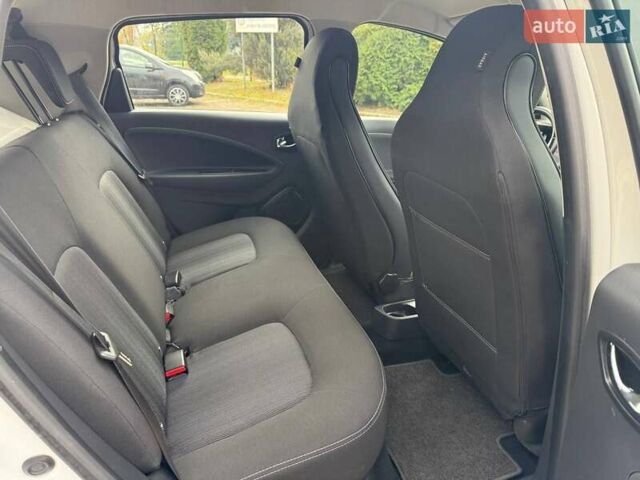 Белый Рено Зое, объемом двигателя 0 л и пробегом 62 тыс. км за 10350 $, фото 12 на Automoto.ua