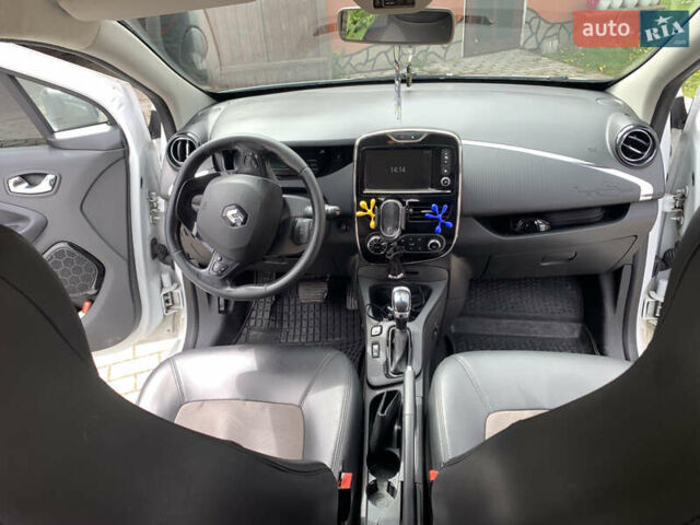 Белый Рено Зое, объемом двигателя 0 л и пробегом 173 тыс. км за 9500 $, фото 6 на Automoto.ua