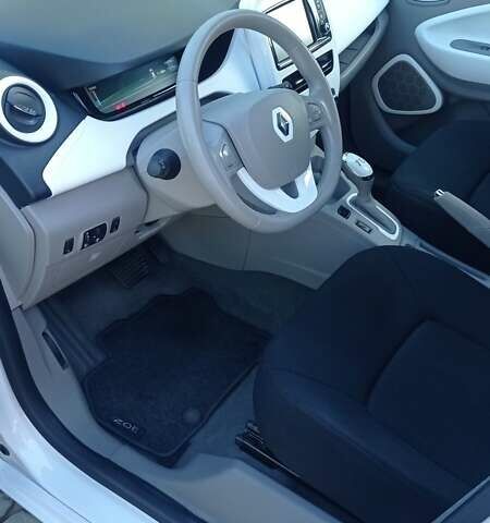 Білий Рено Зое, об'ємом двигуна 0 л та пробігом 80 тис. км за 8300 $, фото 17 на Automoto.ua