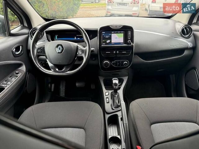 Белый Рено Зое, объемом двигателя 0 л и пробегом 62 тыс. км за 10350 $, фото 6 на Automoto.ua