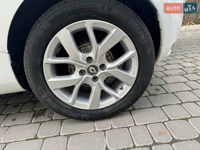 Білий Рено Зое, об'ємом двигуна 0 л та пробігом 102 тис. км за 9500 $, фото 16 на Automoto.ua