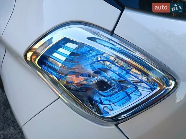 Белый Рено Зое, объемом двигателя 0 л и пробегом 65 тыс. км за 10250 $, фото 28 на Automoto.ua