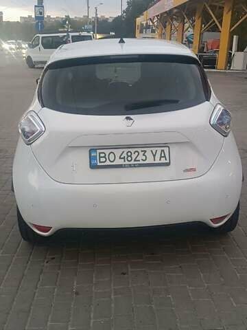 Белый Рено Зое, объемом двигателя 0 л и пробегом 145 тыс. км за 9599 $, фото 11 на Automoto.ua