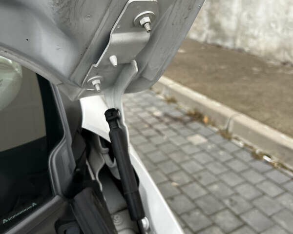 Білий Рено Зое, об'ємом двигуна 0 л та пробігом 109 тис. км за 8900 $, фото 49 на Automoto.ua