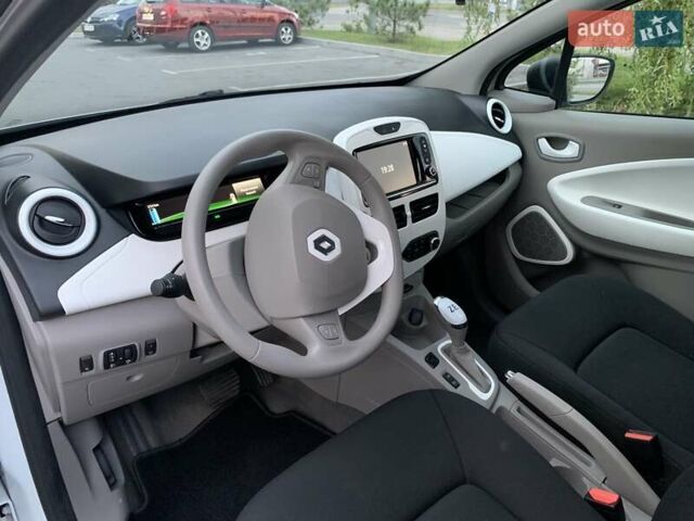 Білий Рено Зое, об'ємом двигуна 0 л та пробігом 29 тис. км за 10500 $, фото 9 на Automoto.ua