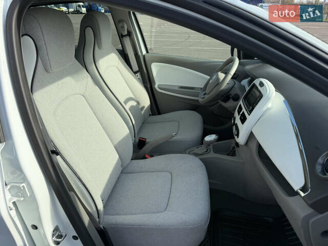 Белый Рено Зое, объемом двигателя 0 л и пробегом 112 тыс. км за 8900 $, фото 22 на Automoto.ua