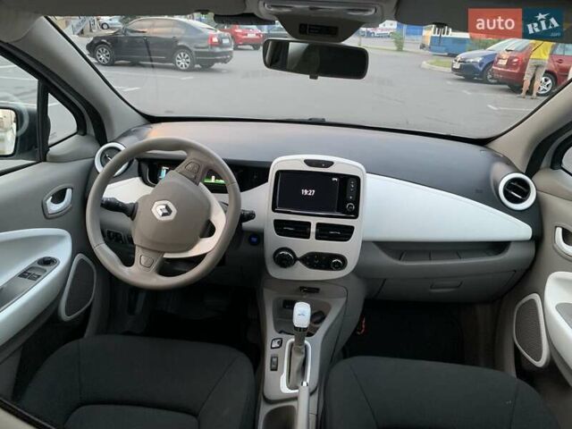 Білий Рено Зое, об'ємом двигуна 0 л та пробігом 29 тис. км за 10500 $, фото 17 на Automoto.ua