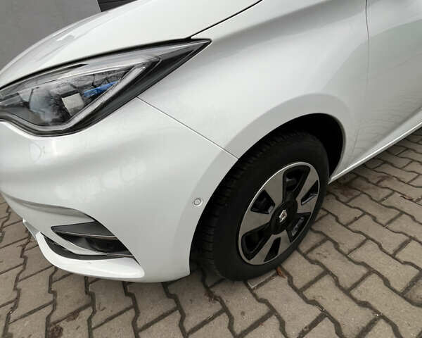 Белый Рено Зое, объемом двигателя 0 л и пробегом 64 тыс. км за 11450 $, фото 5 на Automoto.ua